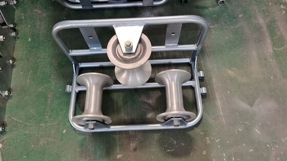 comprare Rullo guida cavi angolare triplo in alluminio zincato per impieghi gravosi da 10kN per una posa cavi agevole online manufacture