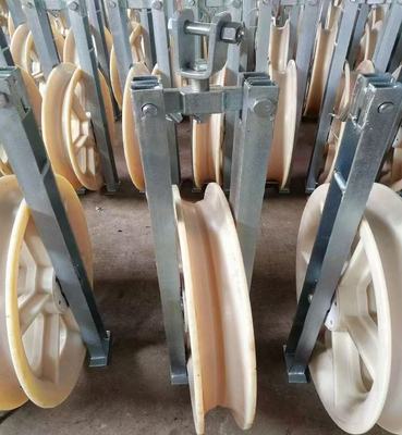 Blocco puleggia a corda di nylon a ruota da 1040 mm resistente per installazione della linea di alimentazione sopraelevata