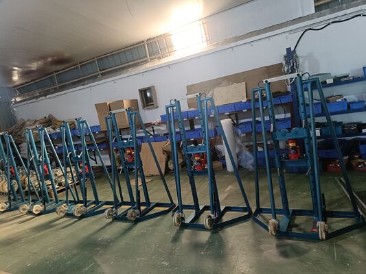 5 tonnellate di cablo idraulico a tamburo Jack Stand con telaio in acciaio ad alta resistenza e design di altezza regolabile per il sollevamento di bobine di cavi per linee elettriche pesanti
